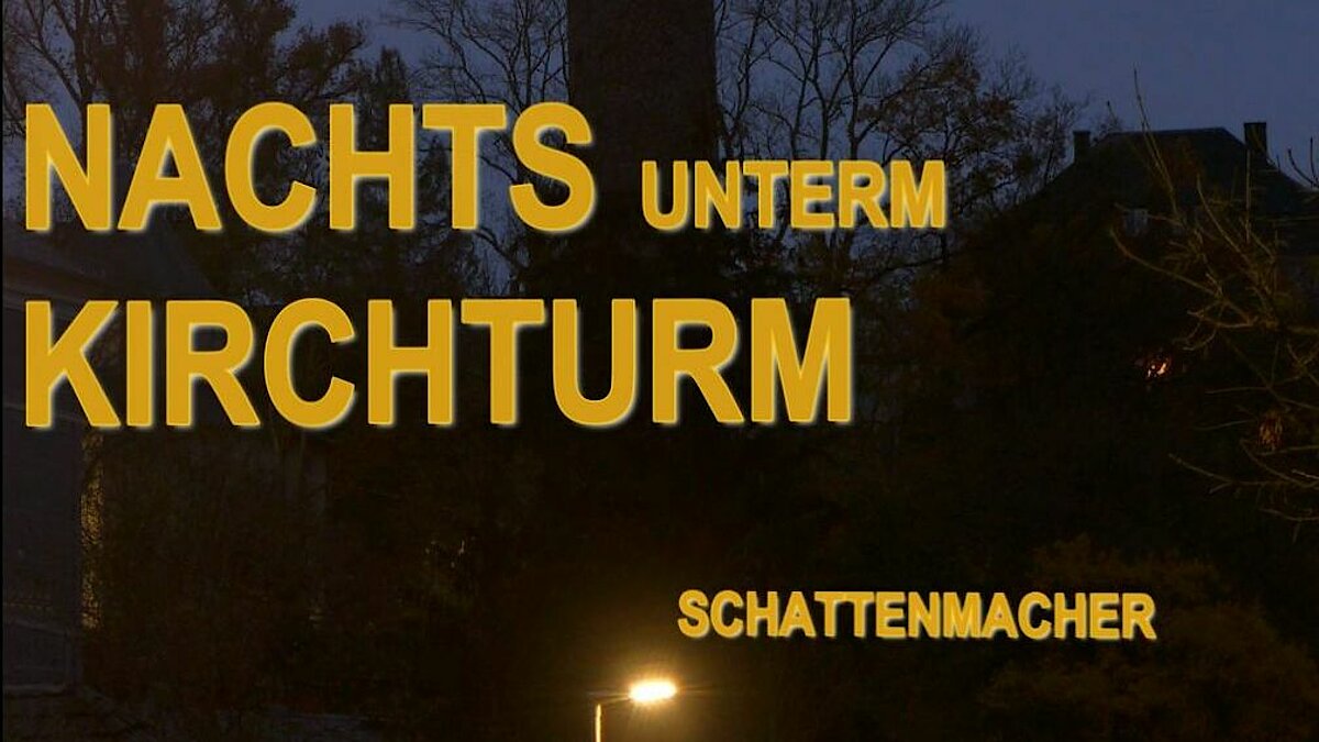 Nachts unterm Kirchturm: Schattenmacher